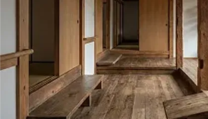 段差が多く、移動が困難だった古い廊下。